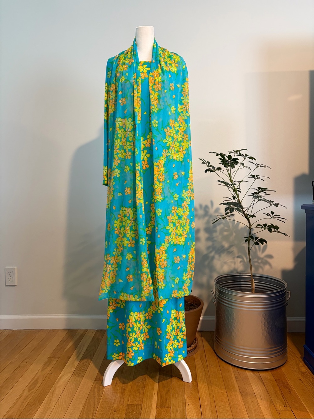 Vintage 70s Vanda Fashions Hawaiian Floral Print Maxi Dress with Scarf/Turban